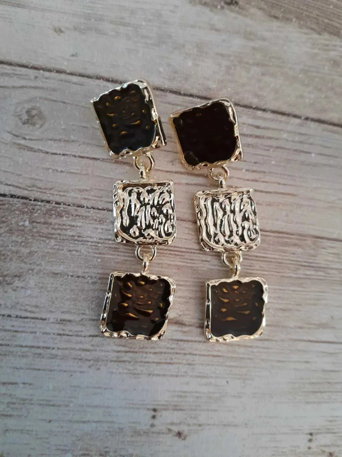 Boucles d'oreilles tendance, forme géometrique, marron/dorées